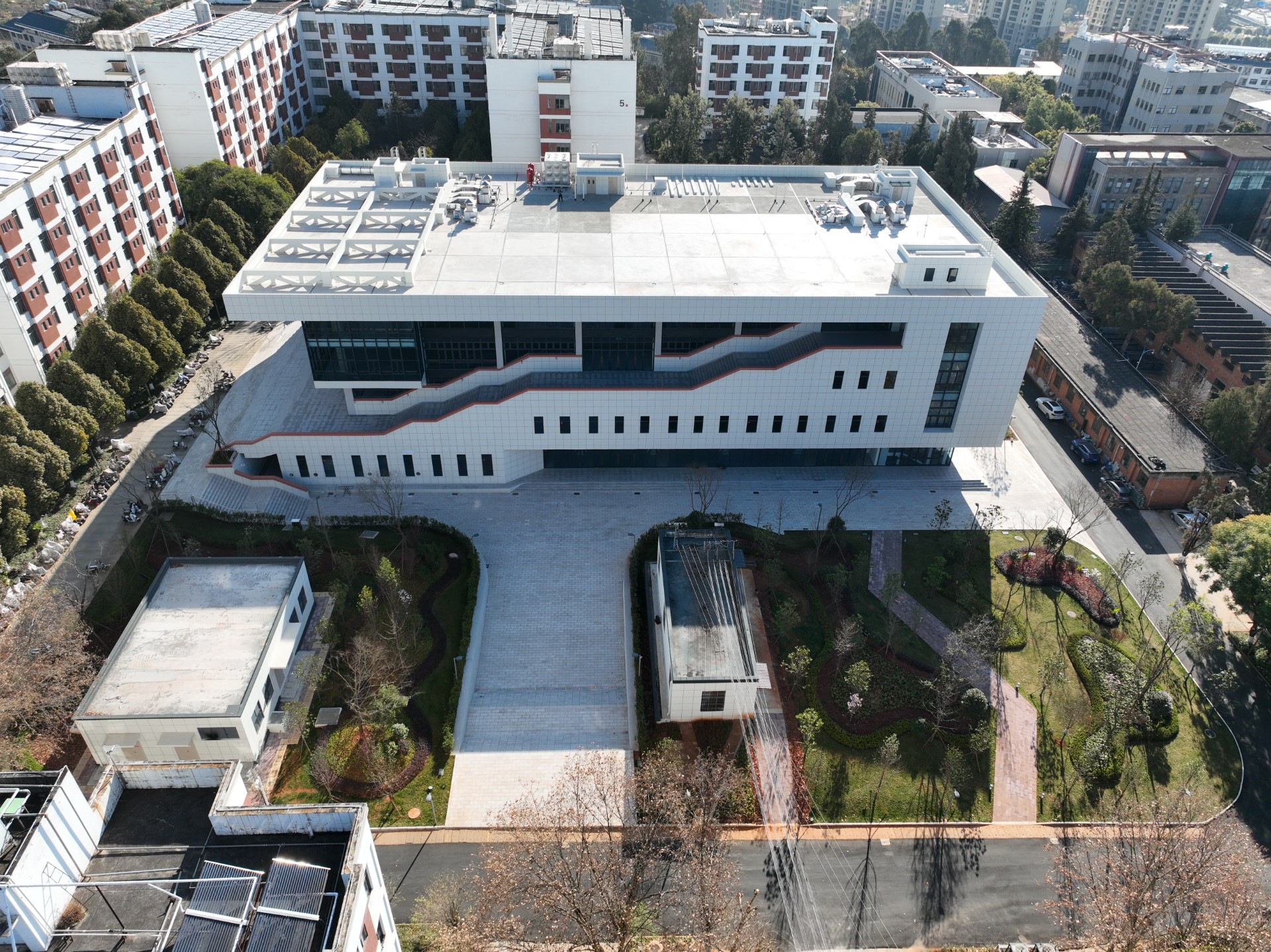 云南农业大学学生食堂（稷香园）建设项目通过竣工验收