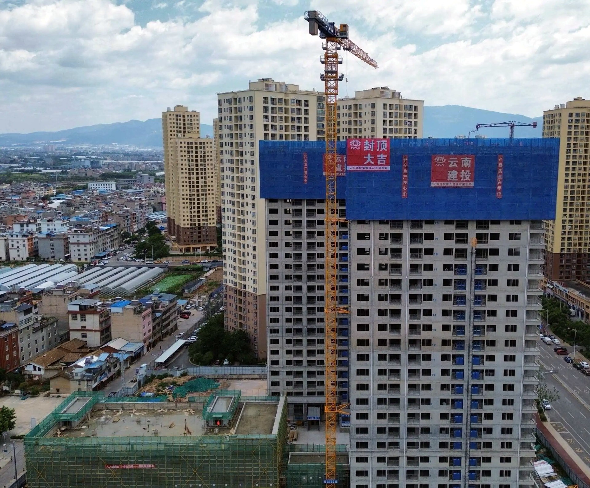 2024年玉溪市红塔区玉带街道高铁新城片区保障性租赁住房项目主体结构顺利封顶