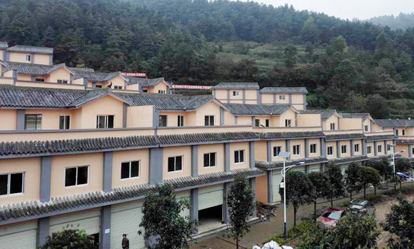 集团巧家县包谷垴乡小营安置点项目封顶