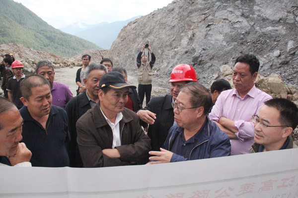 省政府铁路和高速公路建设督导组到集团香丽高速公路调研