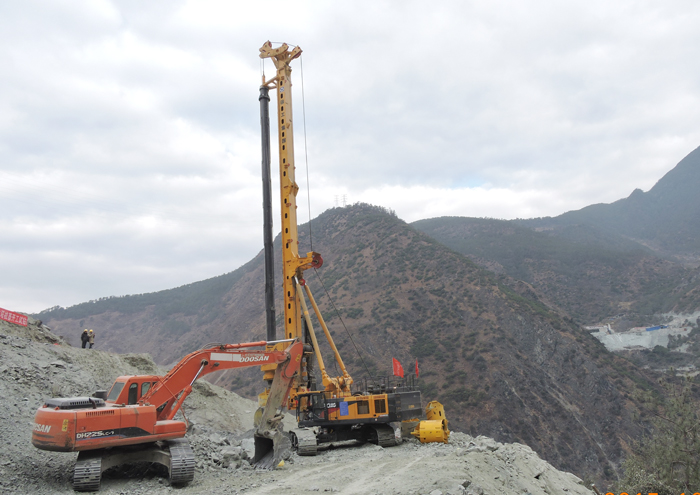 香丽高速虎跳峡金沙江大桥主塔桩基开工试钻成功