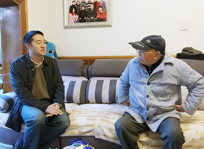 臧庆虎走访慰问集团老领导和十公司特困党员