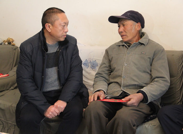 后永宁慰问二公司困难党员职工