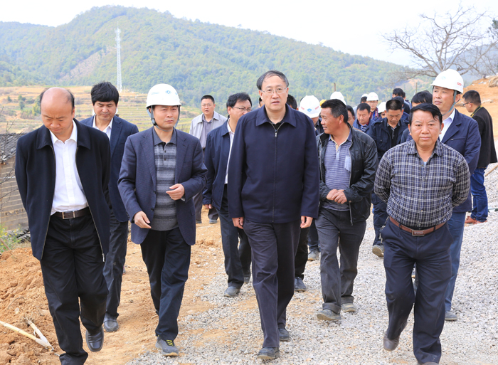 省委秘书长李邑飞调研集团保山施甸易地扶贫搬迁项目