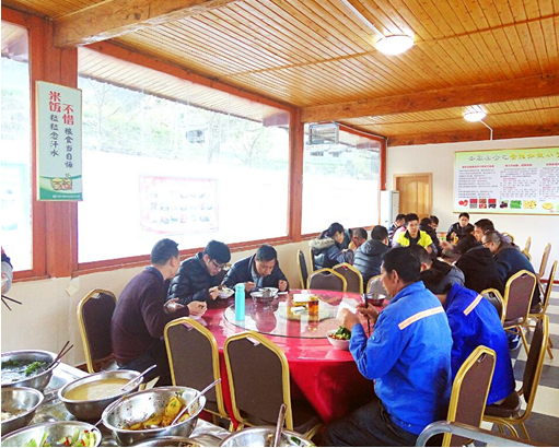 香丽高速第九项目部职工食堂暖心窝