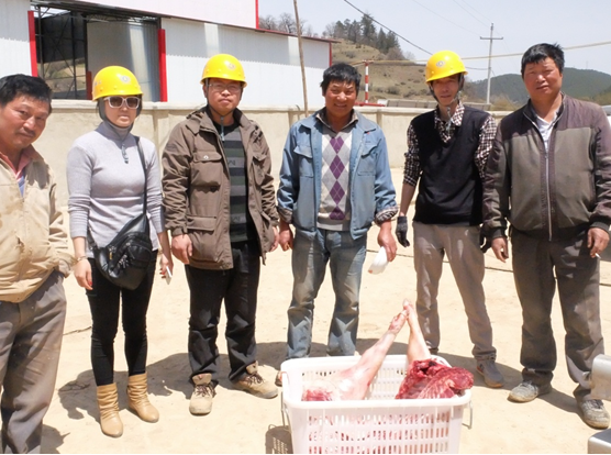 香丽高速一标项目部慰问劳务工人