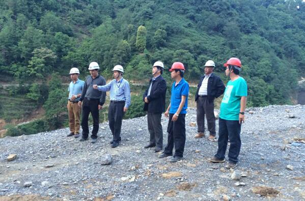 建工路桥部鲁甸灾后重建项目部积极参与“5.24”乐红镇矿区地质灾害救援工作