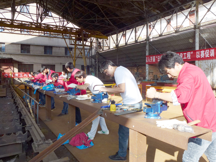 王晓方出席建工安装股份公司钳工技能竞赛