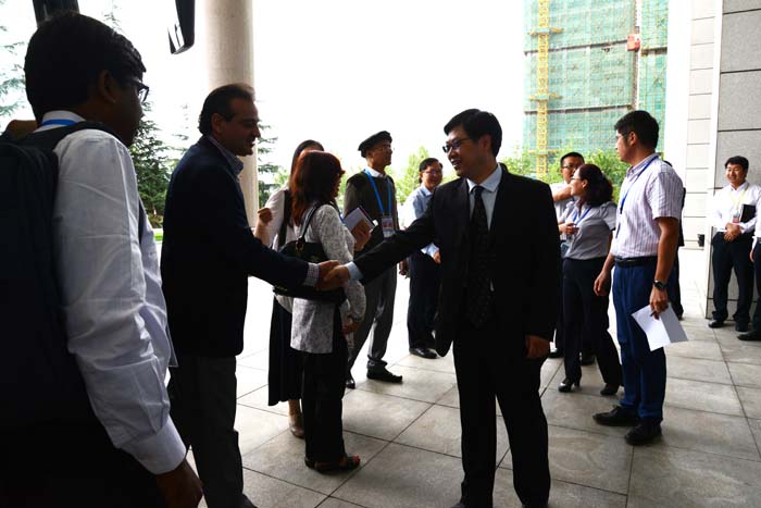 李家龙代表集团回答南亚东南亚媒体代表团提问
