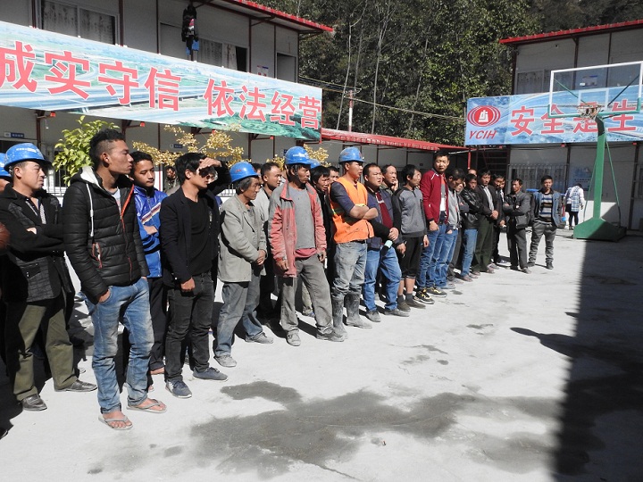 香丽高速七标段开展综合治理维稳及农民工权益保障宣讲活动