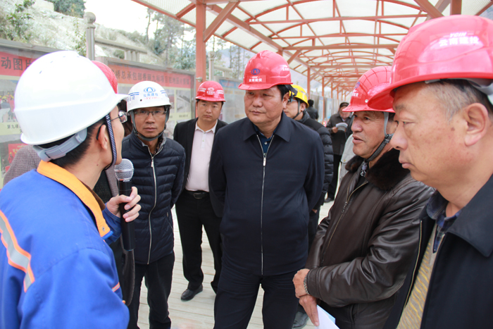 省人大代表调研香丽高速建设