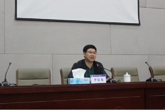 李家龙到安二司讲党课