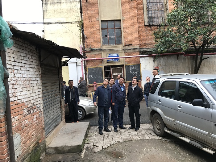 李家龙带队检查建工新村消防安全工作