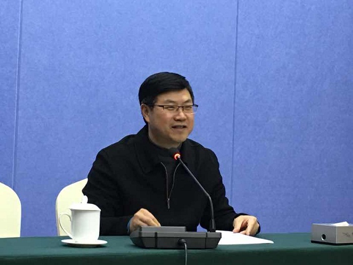 李家龙为集团青年团干讲党课