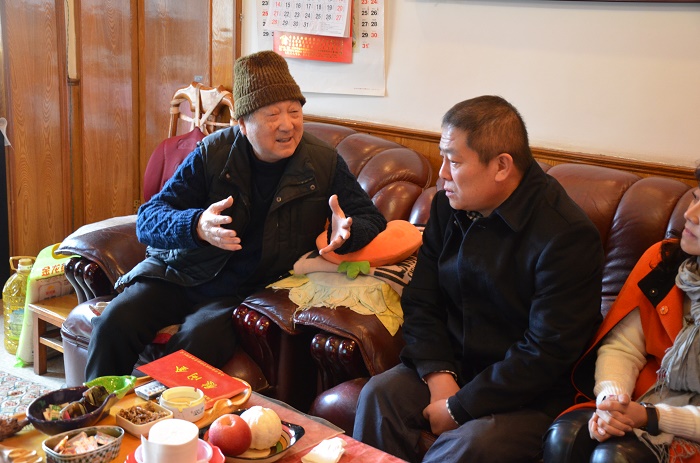 王晓方看望慰问集团老领导及困难党员和职工