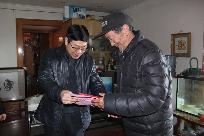 李家龙慰问集团困难职工