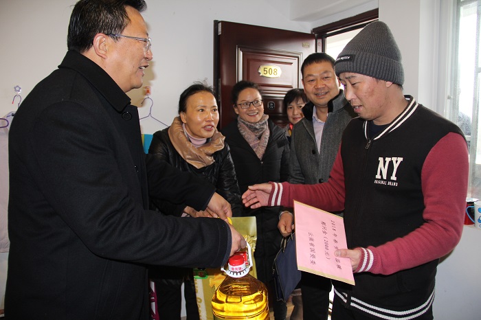 省国资委党委书记赵刚慰问集团困难党员和职工