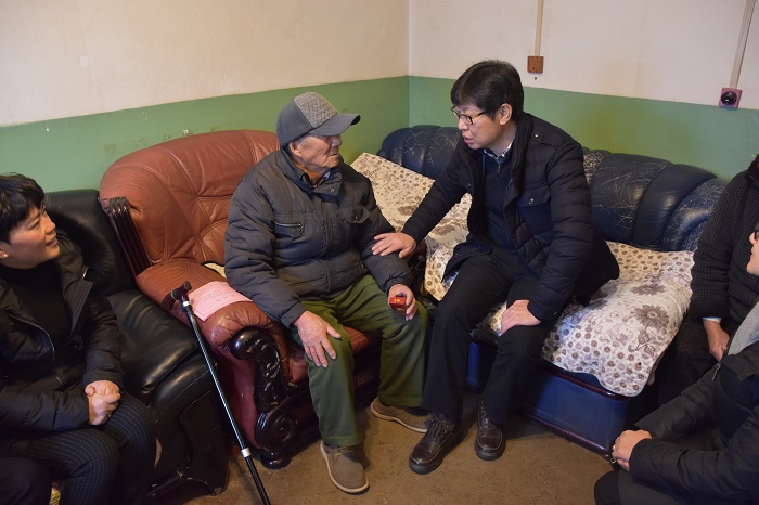 马德走访慰问集团退休老领导及困难职工
