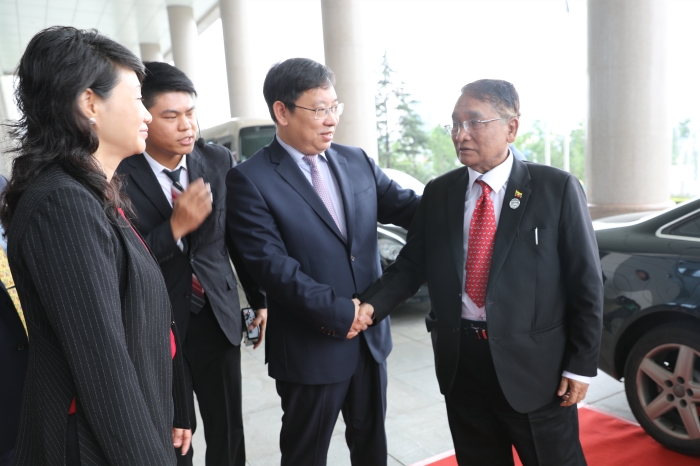 缅甸商务部部长吴丹敏访问集团