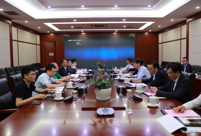 马德会见国家发改委外资司副司长郑持平