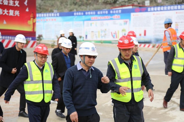 李家龙调研蒙屏高速项目施工管理和党建工作