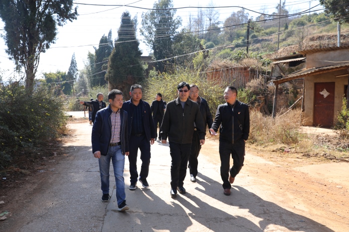 李家龙带队检查七公司、十公司生活区消防安全工作