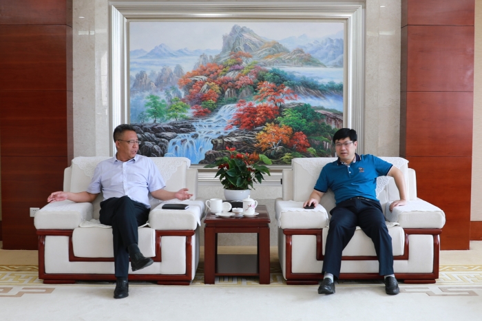 李家龙会见怒江州客人