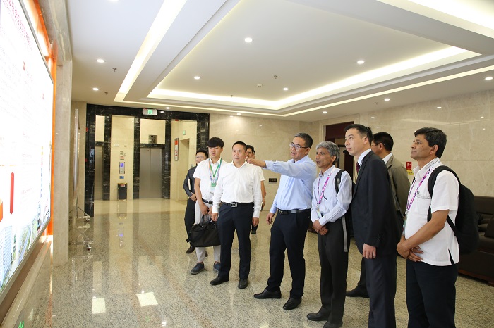 尼泊尔代表团到集团访问交流