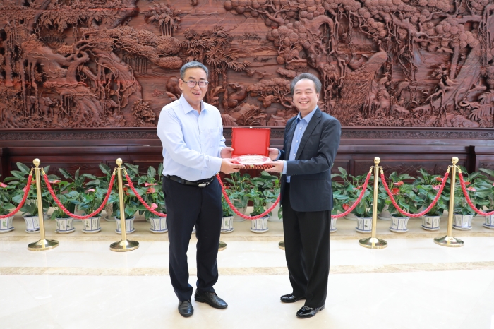柬埔寨代表团到集团访问交流