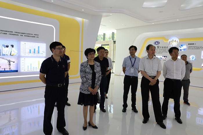 ​青海省代表团参观集团云上营家展厅