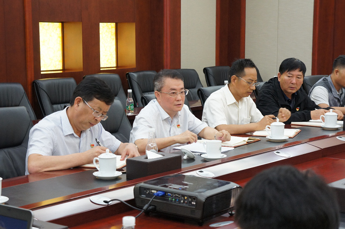 张骏为集团机关第五党支部党员讲专题党课