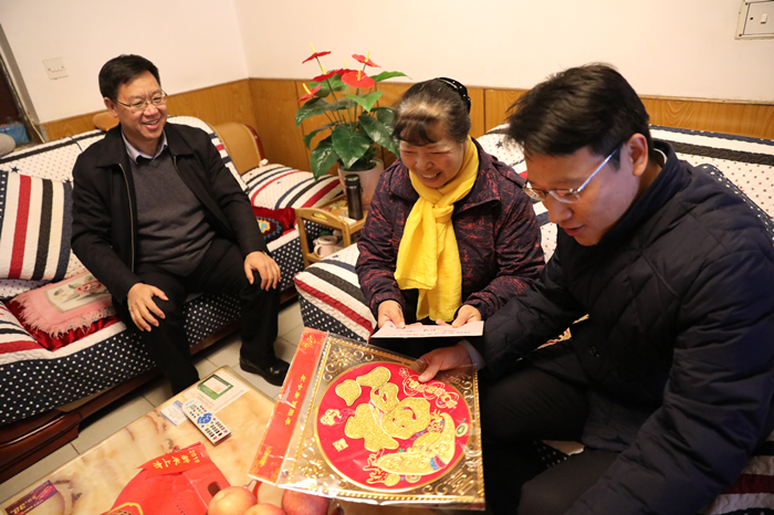 省国资委走访慰问集团困难职工