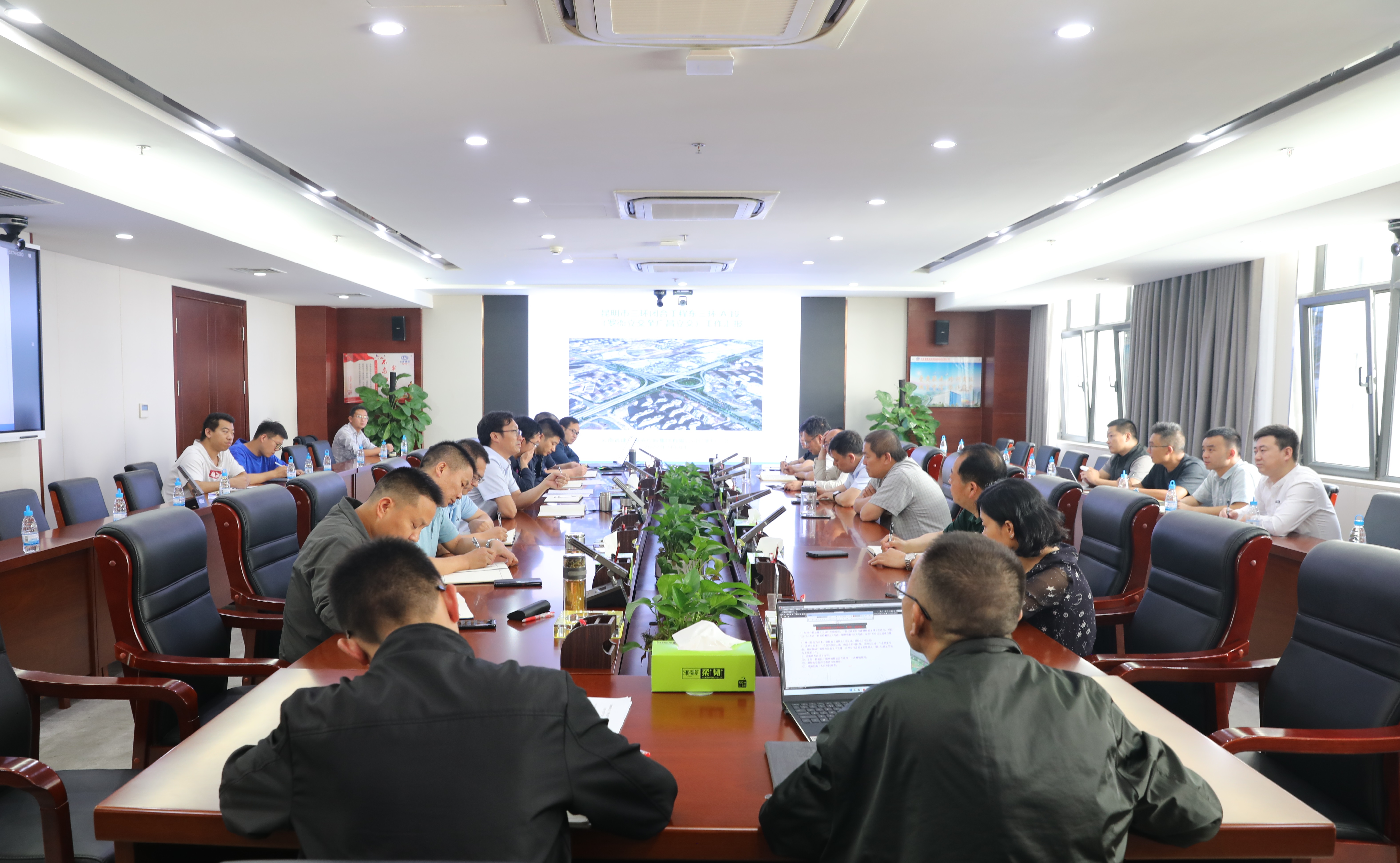 集团召开昆明市三环闭合工程东三环A段（罗衙立交至广昌立交）建设项目推进会