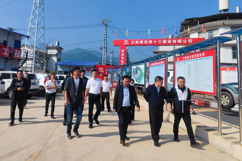 普洱市委常委、常务副市长李旭东，副市长吴学榕到集团十三公司项目调研