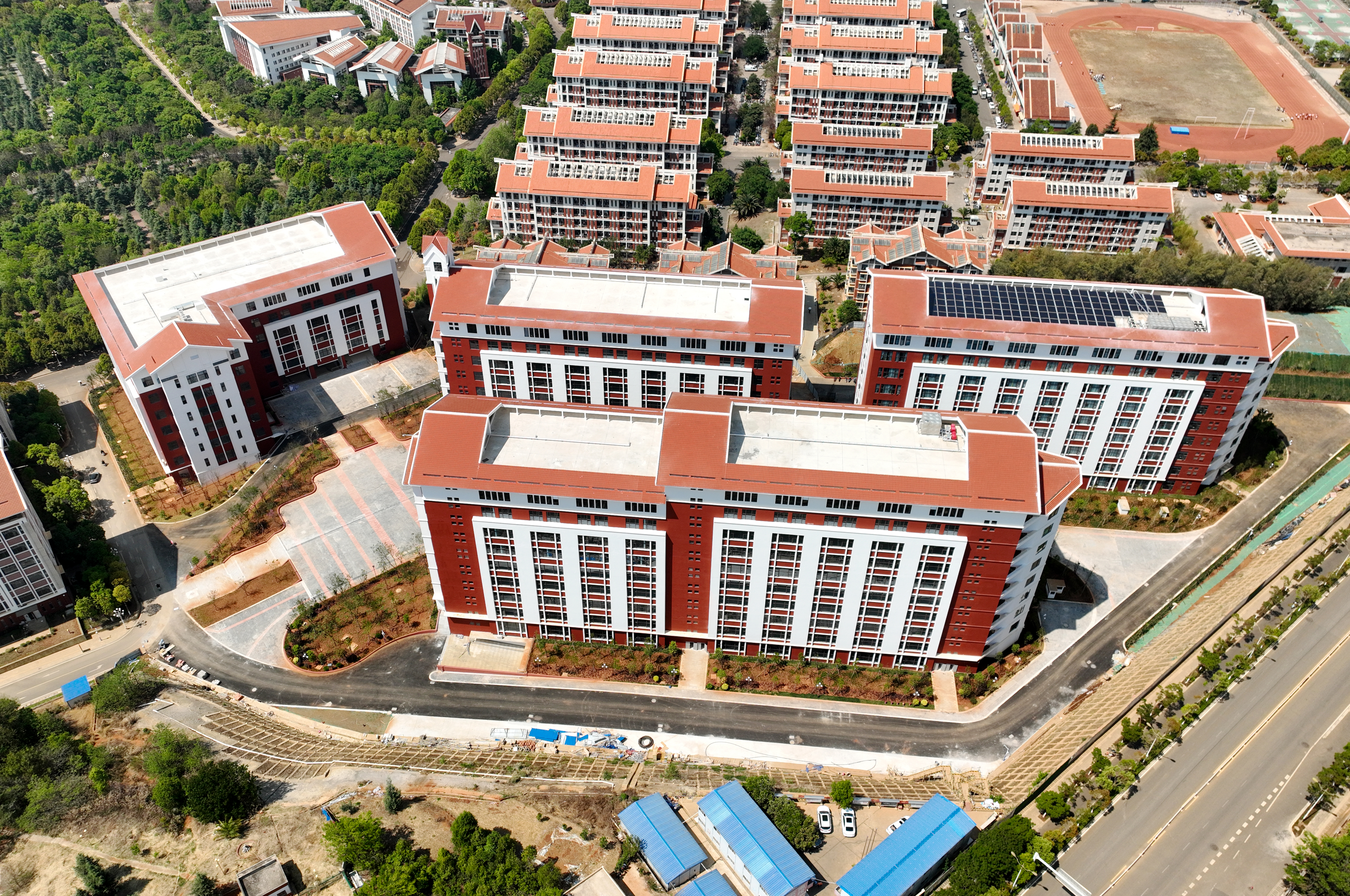 云南民族大学职业技术教育综合实验实训楼项目通过竣工验收