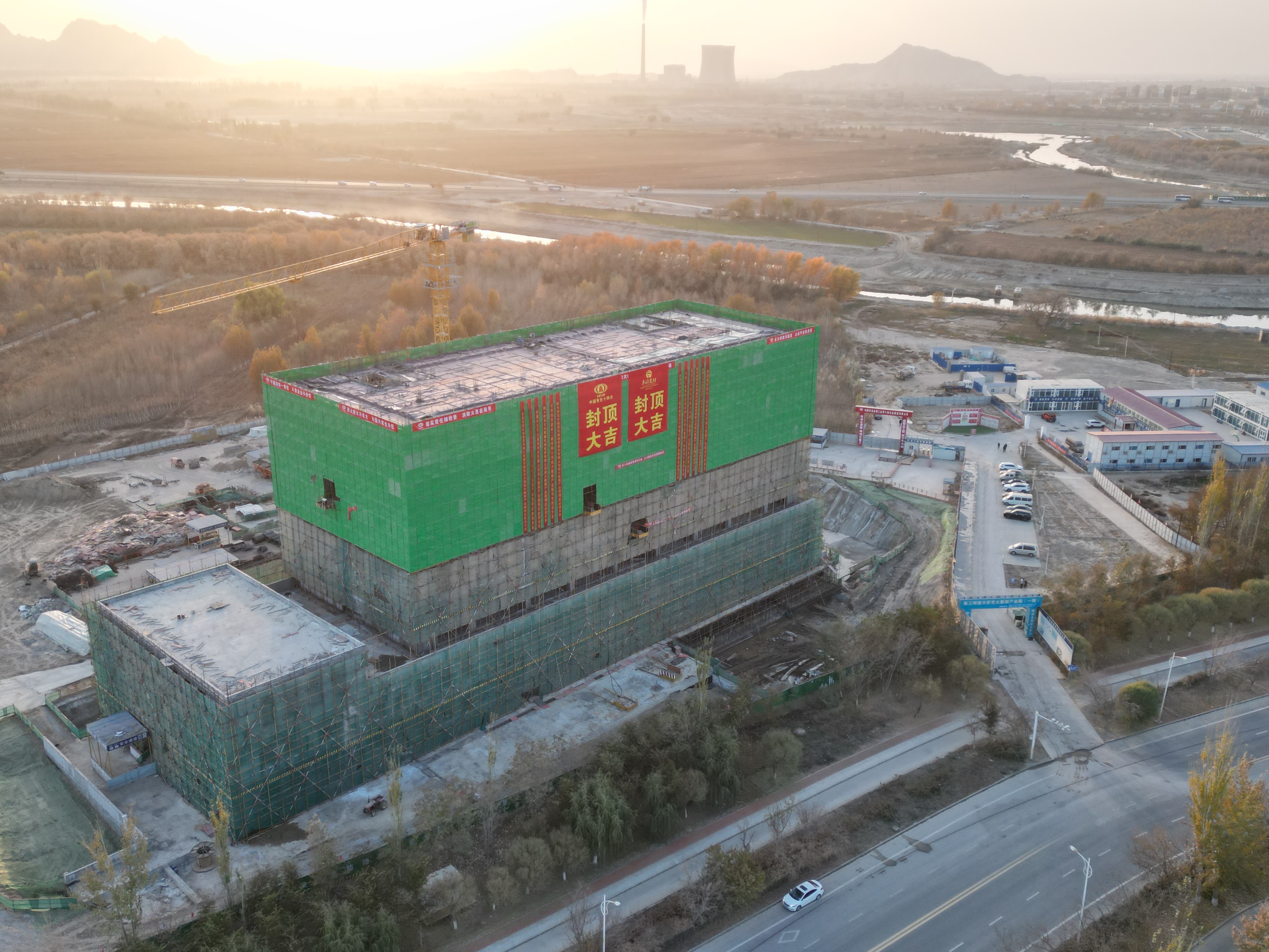 新疆第三师图木舒克大数据产业园项目主体结构全面封顶