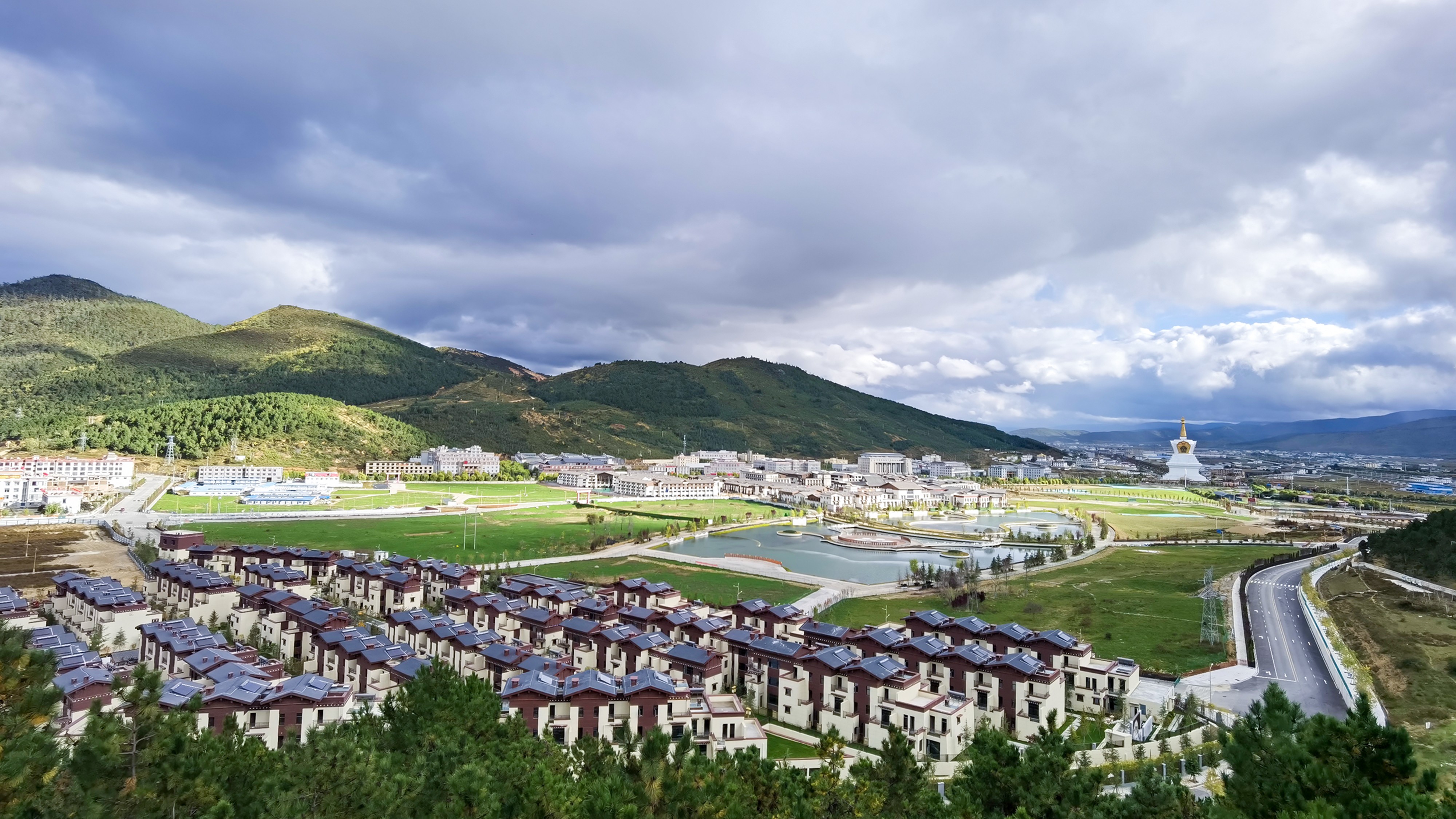 香格里拉月光城项目C2、E地块（一标段）通过竣工验收