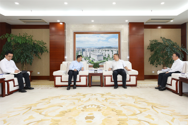 合力打造沿边开放新高地 集团与昆明市交流座谈