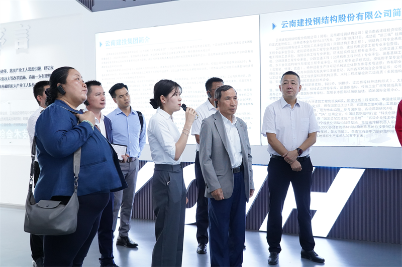 老挝能矿部副部长通帕·英塔翁考察集团钢构公司杨林钢结构制造基地