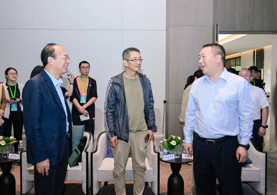 解码新质生产力 打卡国企新坐标丨媒体记者及网络大V走进云南胜天国际东风韵