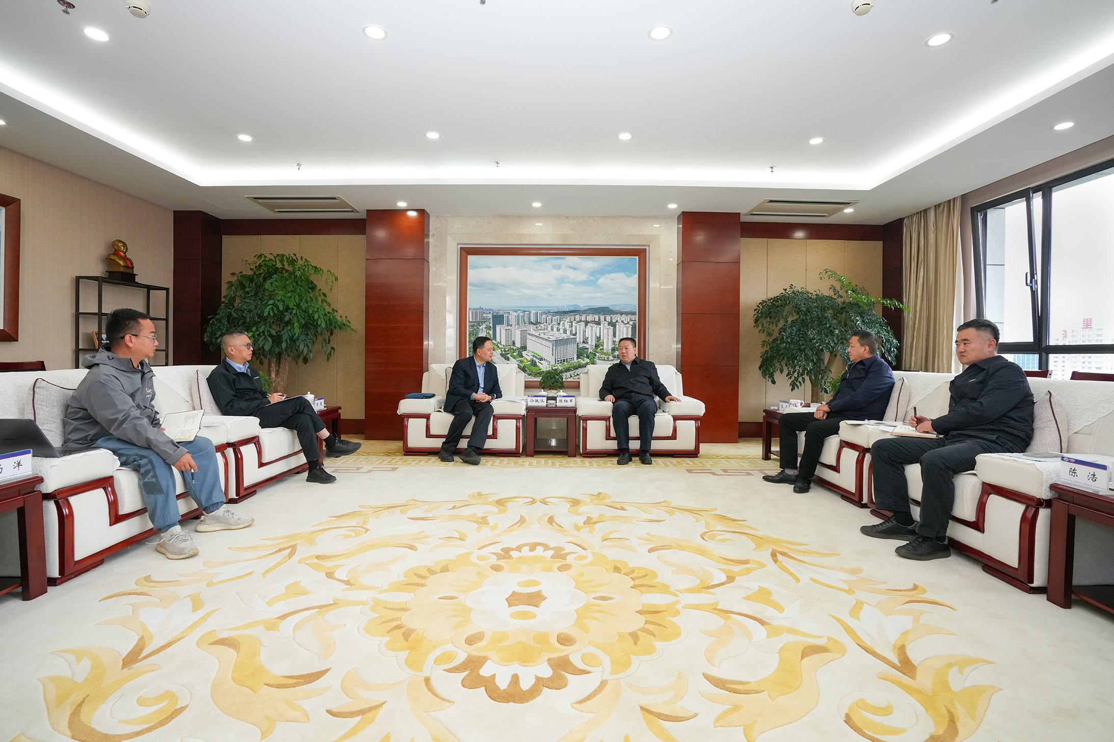 集团与中旅（云南）旅游发展有限公司交流座谈