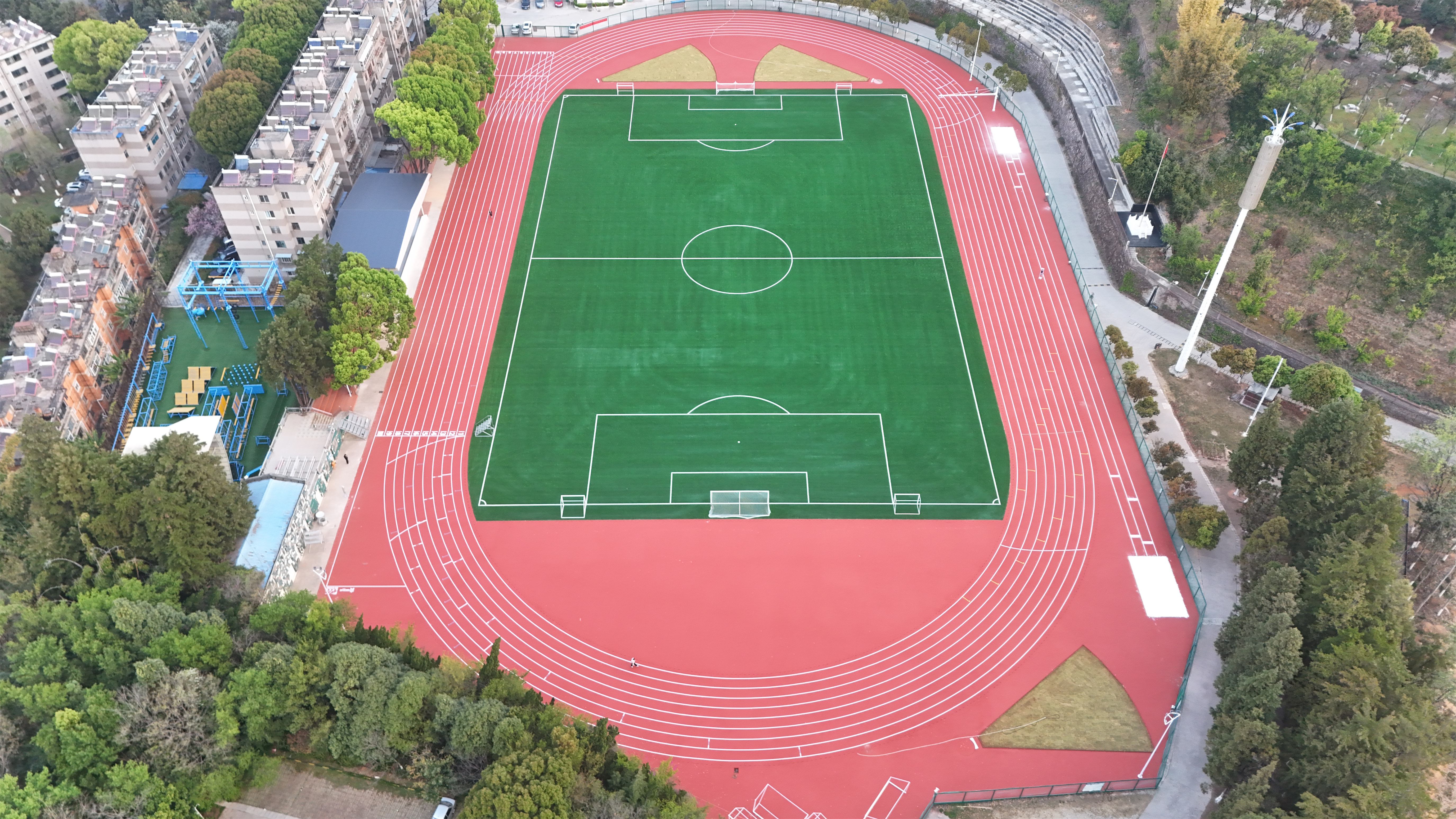 玉溪师范学院公共体育服务设施提质项目顺利通过竣工验收