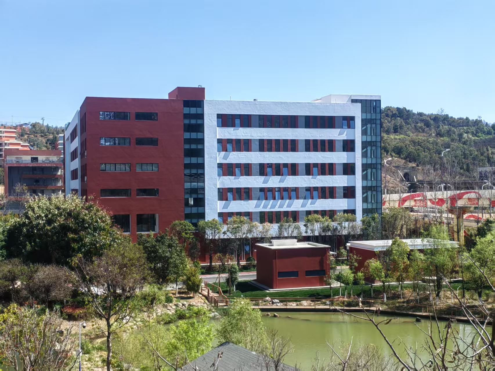 滇西应用技术大学实验实训中心建设项目竣工验收