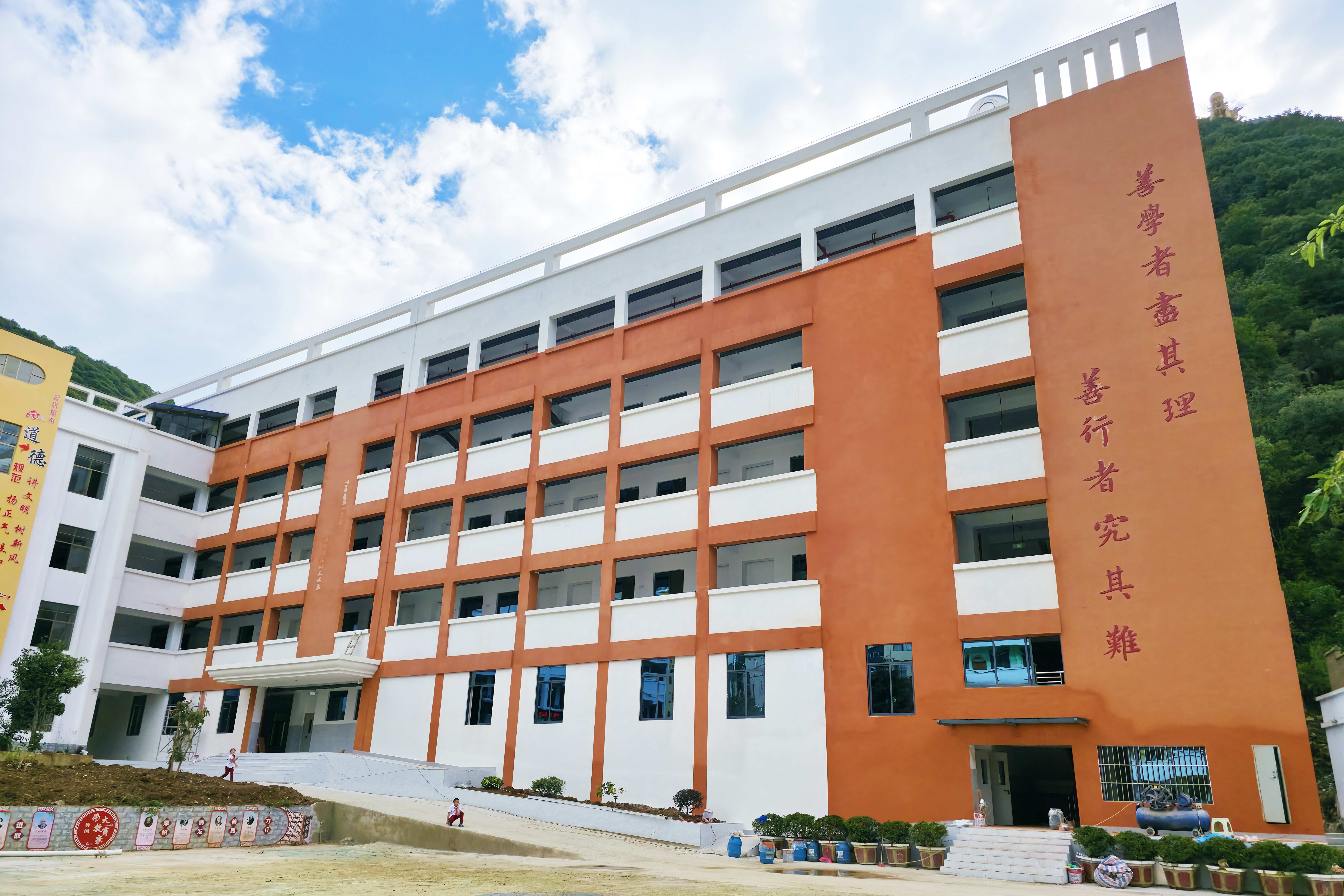 西畴县第三小学实验楼项目竣工验收